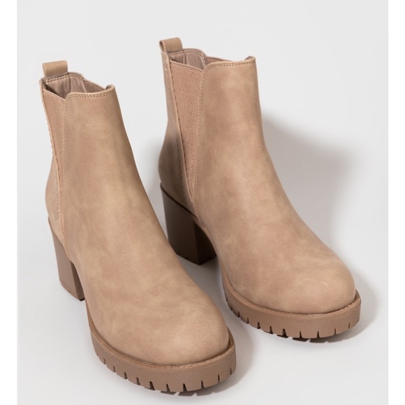 MIA Jody Ribbed Chelsea Lug Boots - Picture 2 of 8